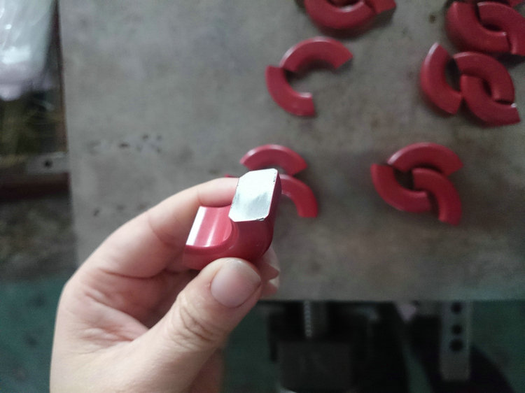泰州晨虹金剛石線(xiàn)切割機(jī)切割的碳化硅圓環(huán)