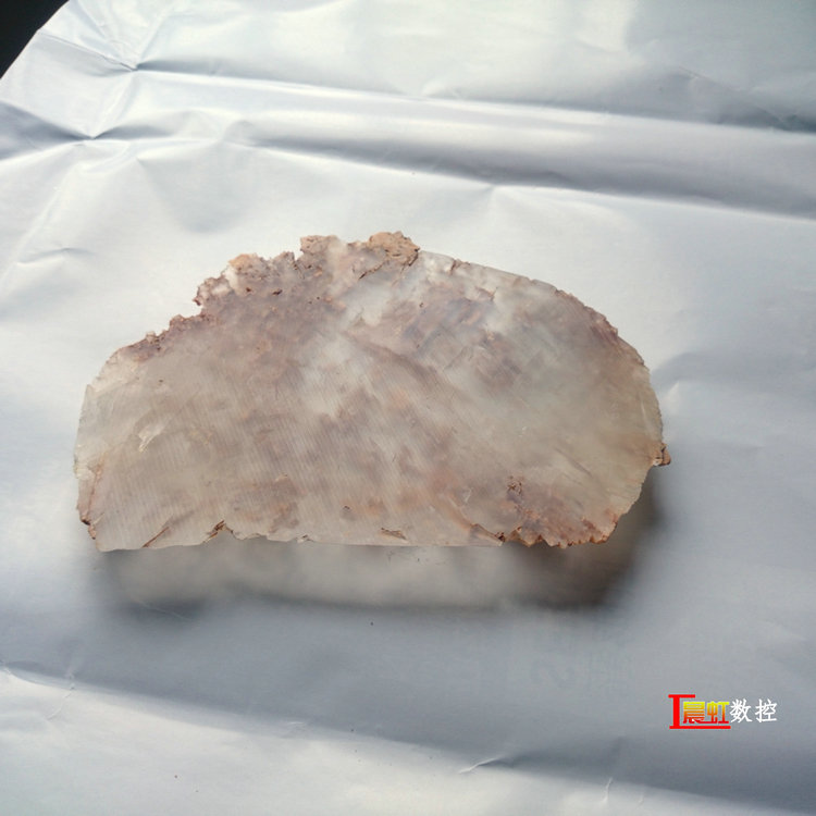 泰州晨虹CHSX5630-XW型數(shù)控金剛石線切割機(jī)切割冰洲石1小時(shí)40分鐘切完效果

